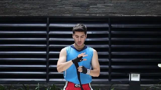 Punya Tubuh Kekar, Ini 7 Gaya Valentino Peter Saat Olahraga