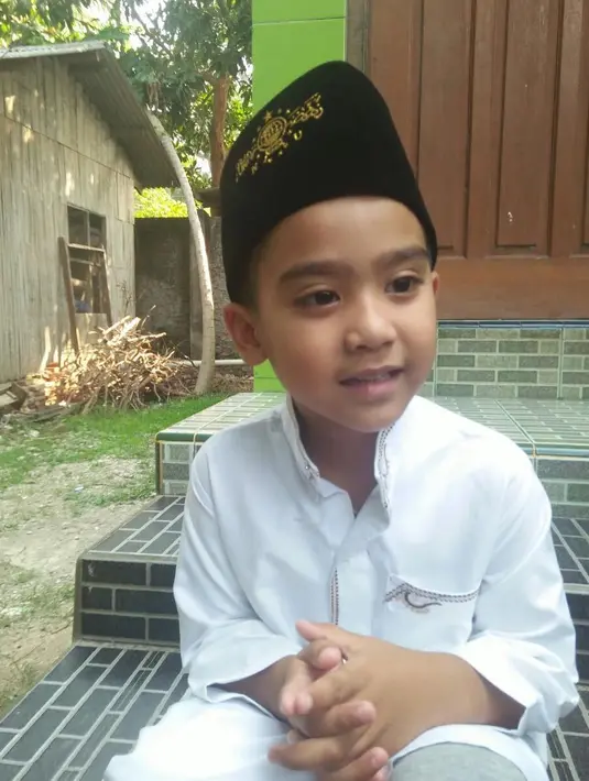 Ustaz Solmed dan April Jasmine