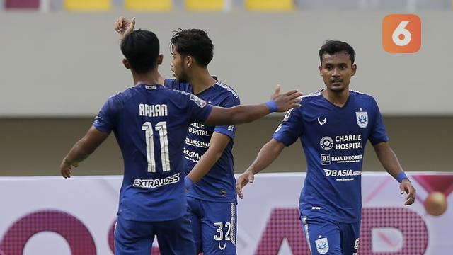 FOTO: PSIS Semarang Sementara Unggul 2-0 atas Persikabo 1973 di Babak Pertama - Tim PSIS Semarang; Farrel Arya
