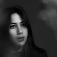 Ledakan bom yang terjadi di tiga gereja di Surabaya, Jawa timur, terus mengundang simpati masyarakat Indonesia, temasuk aktris muda Adinda Thomas