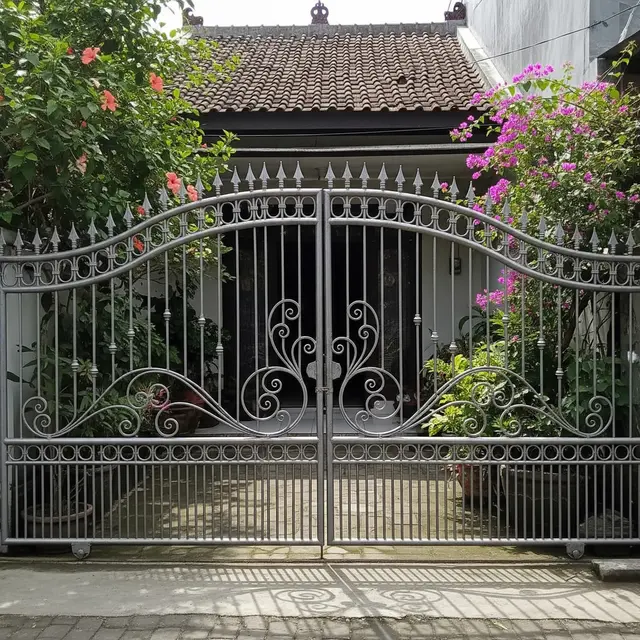 9 Desain Pagar Besi Tempa Klasik tapi Aman dari Pencuri