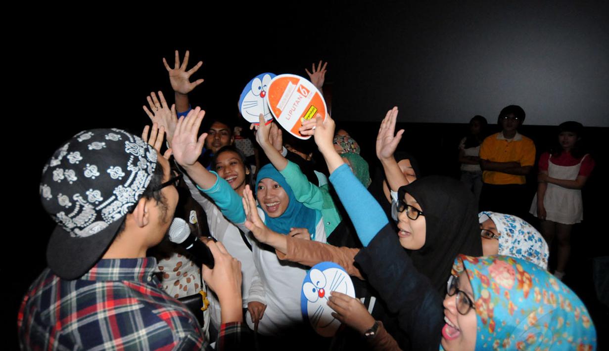 Kemeriahan para Cinemaholic saat pengundian dooprize usai menyaksikan film Doraemon di Blitz Megaplex, Jakarta (13/12/2014). (Liputan6.com/Helmi Fithriansyah)