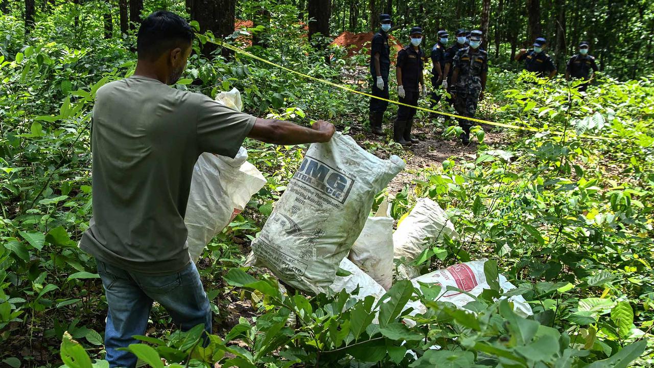 Jenazah Korban Banjir Nepal Mulai Dikremasi dan Dimakamkan Massal
