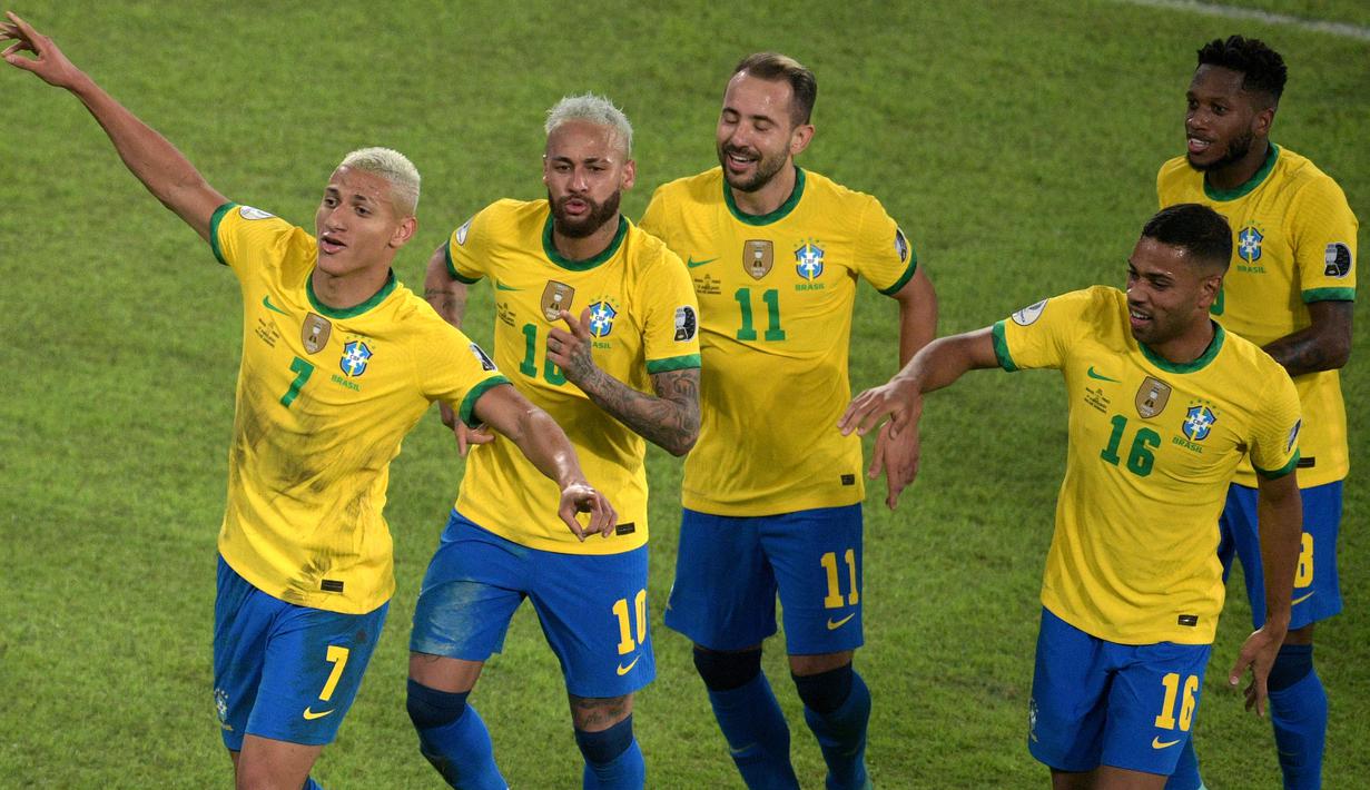 Brasil bisa dibilang menjadi tim dengan kedalaman lini depan paling menakutkan di Piala Dunia 2022 nanti. Selecao juga banyak difavoritkan akan keluar sebagai juara di ajang empat tahunan ini. Diketahui, Tite telah memanggil Neymar Jr, Vinicius Junior, Gabriel Jesus, Antony, Gabriel Martinelli, Raphinha, Richarlison, Pedro, dan Rodrygo sebagai ujung tombak mereka. (AFP/Cardl De Souza)