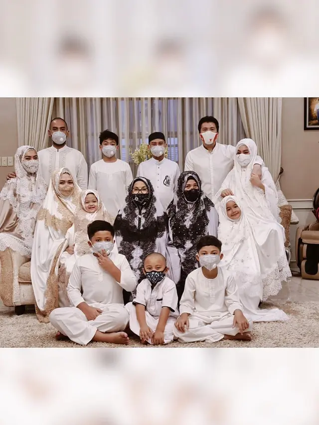Potret keluarga seleb rayakan lebaran di rumah