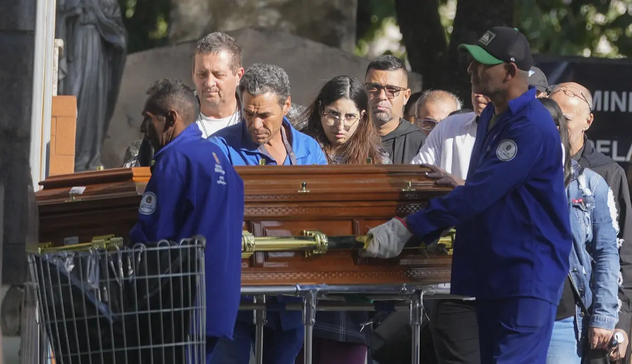 Kecelakaan pada hari Jumat tersebut menewaskan 58 penumpang dan empat awak pesawat. (AP Photo/Andre Penner)