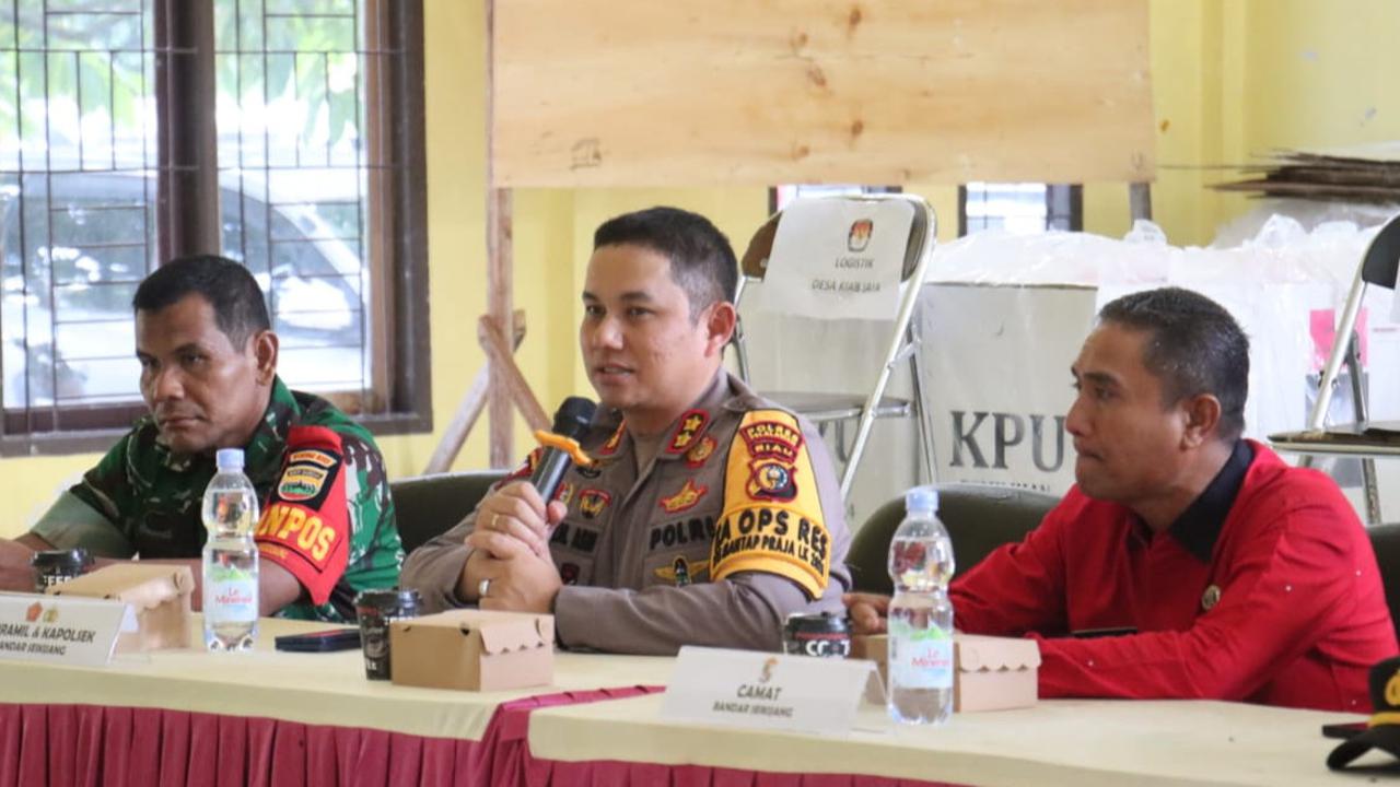 Pastikan Pilkada Pelalawan Aman, Kapolres Kawal Rapat Pleno PPK