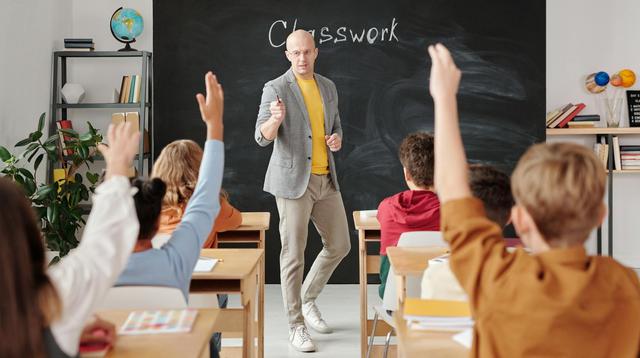 Stupid questions to ask your teacher for ice breaking. (Photo: Max Fischer/Pexels)