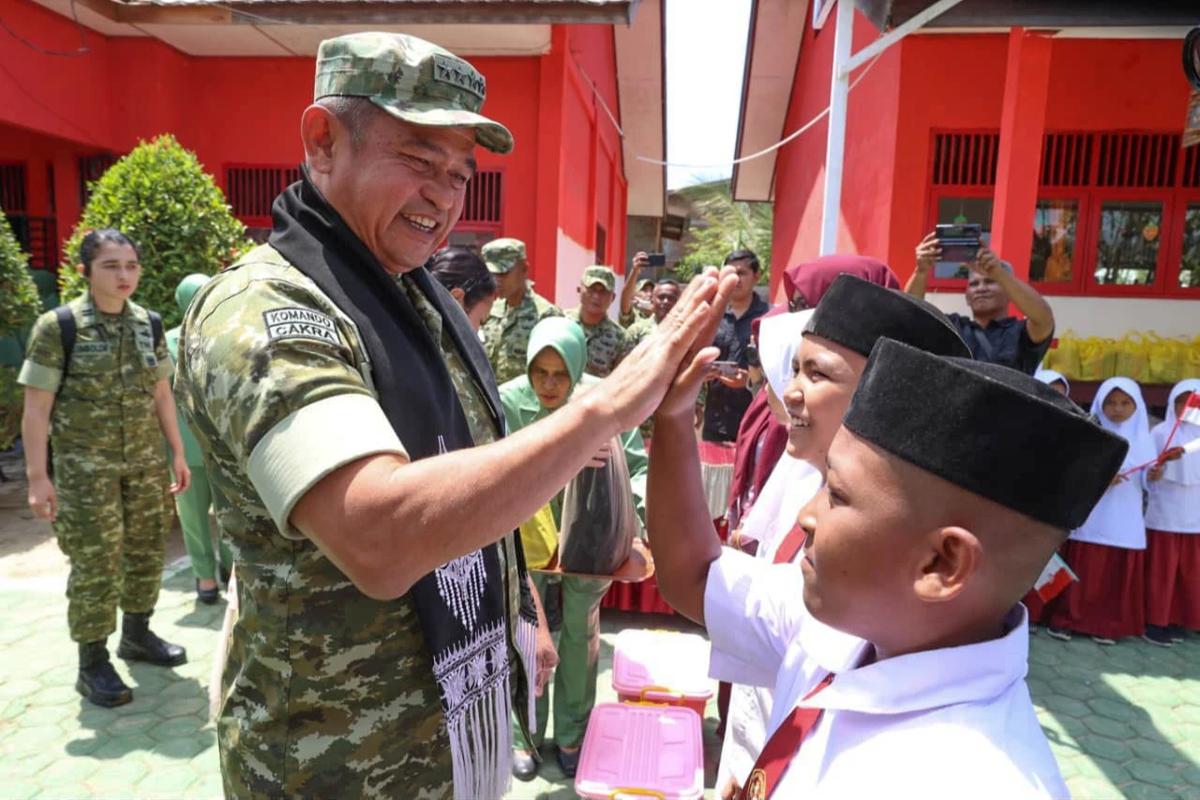 FOTO: Kasad Resmikan Jembatan Gantung Garuda di Aceh