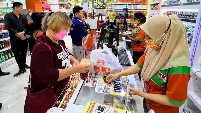 KK Super Mart buat Muslim di Malaysia marah karena jual kaus kaki berlafaz Allah