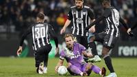 Tottenham Hotspur secara mengejutkan takluk dari klub antah berantah asal Slovenia yakni Mura pada laga kelima Grup G Europa Conference League, Jumat (26/11/2021). Pelatih Antonio Conte pun murka dengan hasil tersebut. (AP Photo)