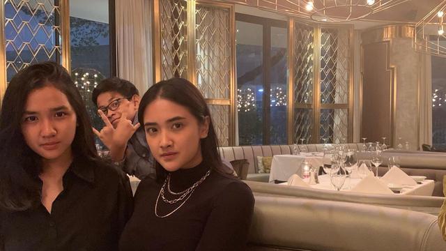 Punya Wajah Mirip, Ini 7 Potret Kebersamaan Nadya Arina dan Adiknya