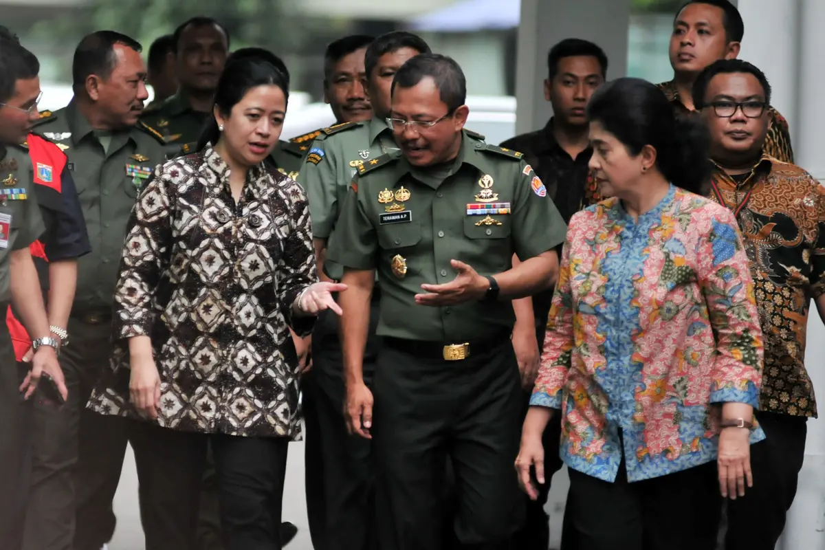 20160114-Puan, Ahok dan Menkes Kunjungi Korban Bom Sarinah