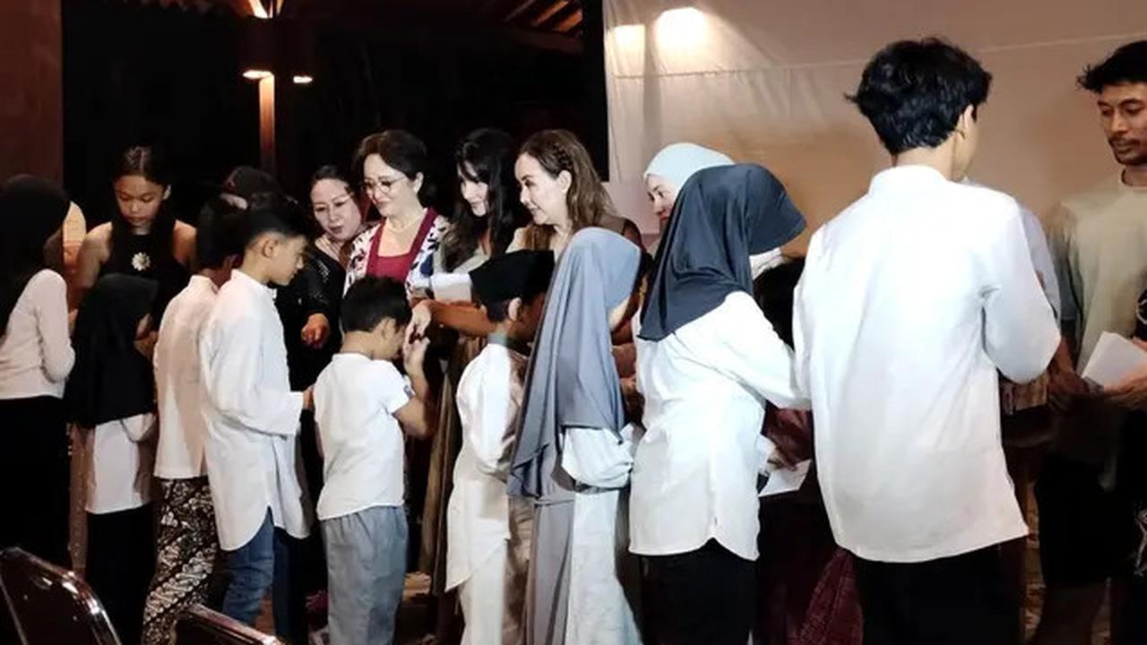 Sinetron SCTV Cinta di Ujung Sajadah Tayang Perdana, Para Pemain Nobar di Lokasi Syuting Sekaligus Santuni Anak Yatim
