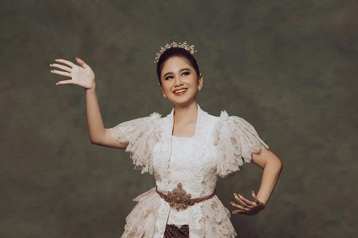 8 Inspirasi Kebaya untuk Pemilik Tubuh Petite, dari Yuni Shara, Prilly Latuconsina, hingga Kiky Saputri