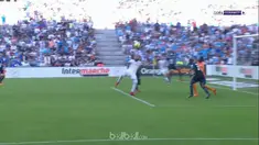 Kevin Mitroglou menorehkan salah satu gol terbaik dengan tendangan semi-gunting ketika Marseille menang telak 5-1 atas Lille, Sabt...