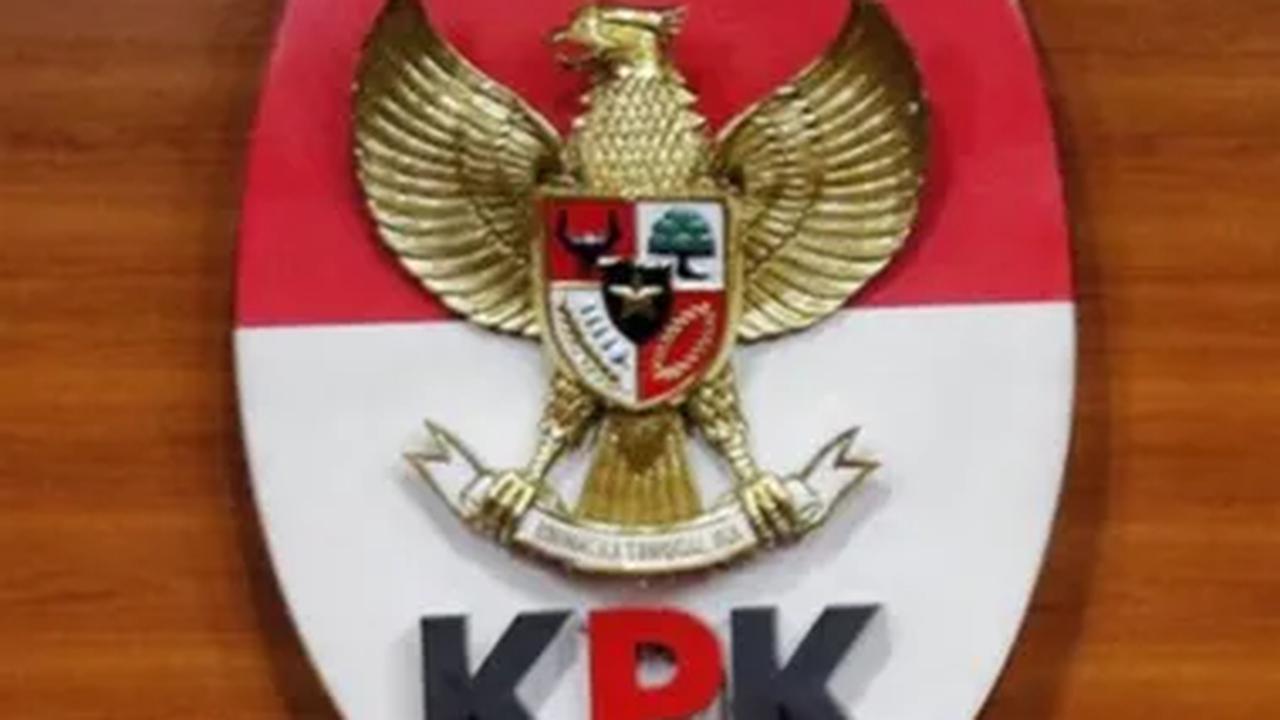 Dia menyayangkan, KPK malah menunjukkan kelemahan dalam menjaga dan menjalankan fungsinya secara independen dengan meminta maaf atas penetapan tersangkanya.