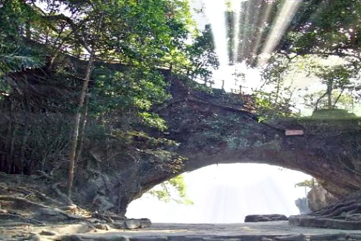 Lubang Gua Dekat Karang Bolong Anyer Ternyata Tempat Panggil Jin