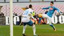 Pemain Napoli, Jose' Callejon (kanan) telah mencetak enam gol dan  masuk jajaran top skor Serie A  hingga pekan ke-9. (EPA/Ciro Fusco)