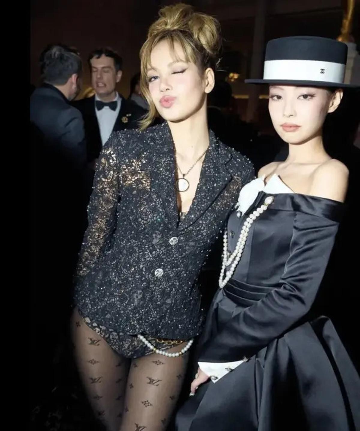Adu Gaya Rose, Lisa, dan Jennie BLACKPINK di Met Gala 2025