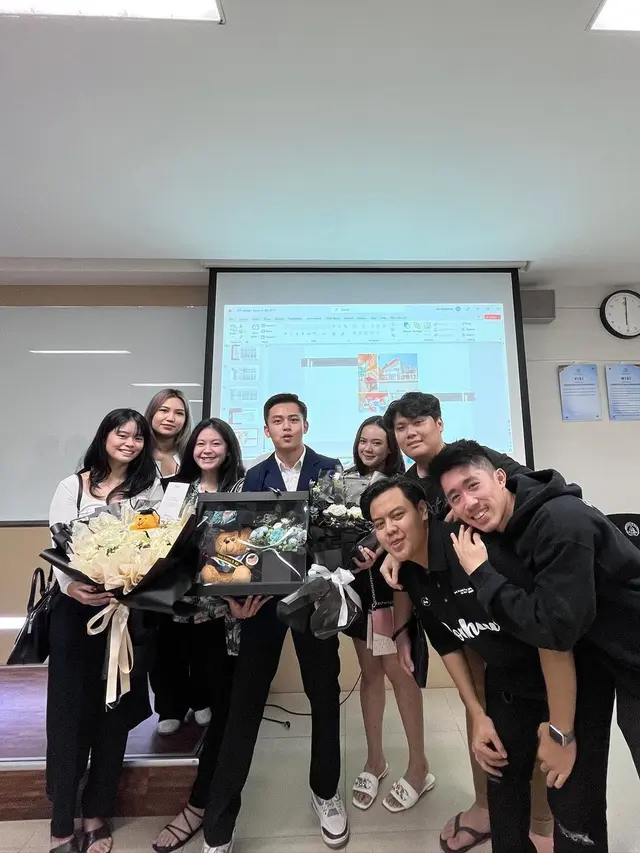 Randy Martin merayakan kelulusannya. (Foto: Instagram/randymartinnn)