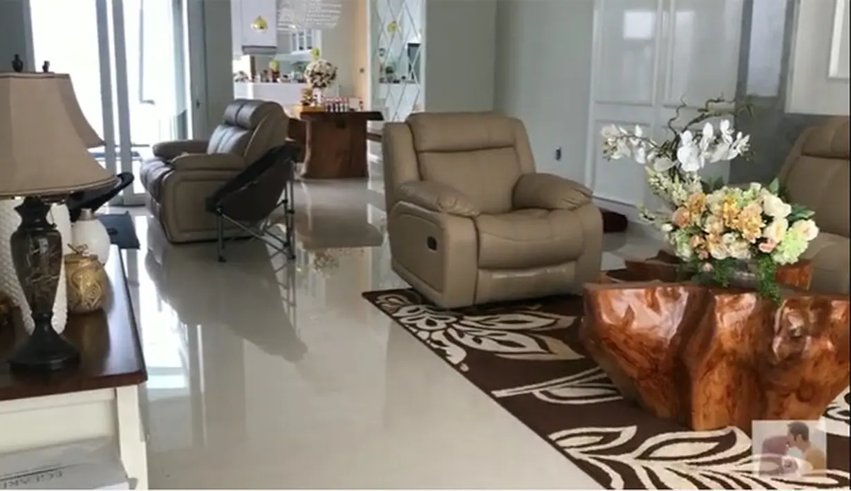 Rumah Ricky Perdana dan Chacha Takya (Youtube/Ricky Perdana)