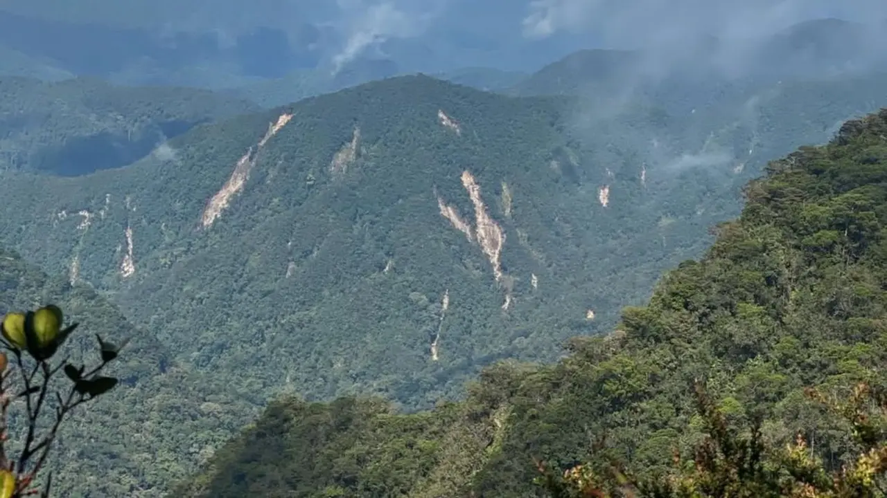 Gunung Delleng Simpon di Medan
