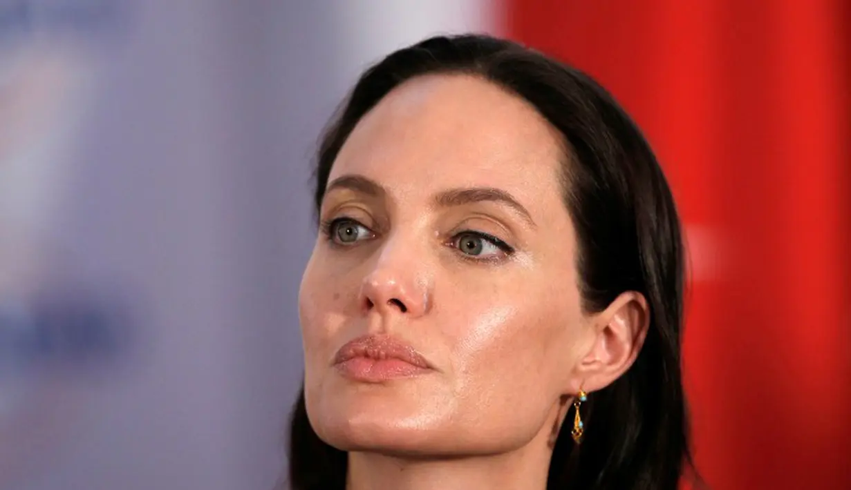 Sebelumnya, Angelina Jolie telah melakukan pengangkatan kedua payudaranya melalui mastektomi ganda 2013 silam. Kala itu Jolie dideteksi membawa mutasi gen kanker BRCA1. (AFP/Bintang.com)