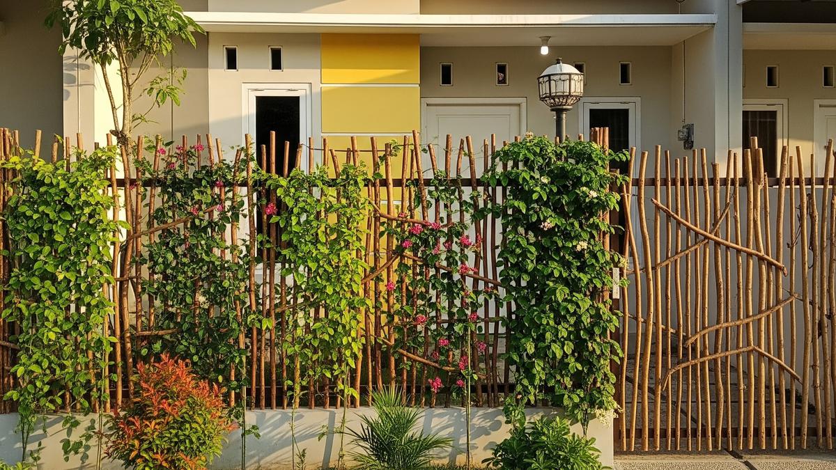 10 Desain Pagar Rumah Subsidi dari Ranting Kayu untuk Tampilan Estetik ...