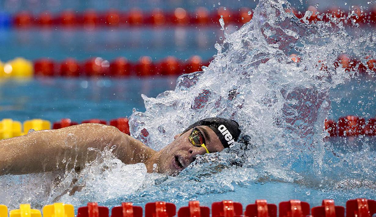 Penampilan perenang Italia, Gregorio Paltrinieri, pada kejuaraan renang LEN European di Netanya, Israel, Kamis (3/12/2015). (EPA/Abir Sultan)