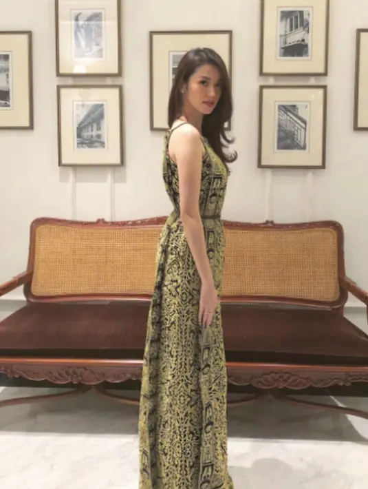 <p>Motif dress akan membuatmu tampil anggun dan elegan. (instagram/vaelovexia)</p>