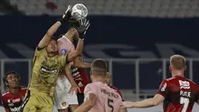 Kiper Bali United, Wawan Hendrawan berhasil menghalau bola dalam laga pembukaan BRI Liga 1 2021/2022 melawan Persik Kediri di Stadion Utama Gelora Bung Karno, Jumat (27/8/2021). Bali United menang 1-0. (Foto: Bola.com/Ikhwan Yanuar)