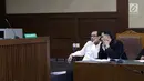 Terdakwa dugaan suap seleksi pengisian jabatan di Kementerian Agama, Haris Hasanuddin (kiri) saat menjalani sidang lanjutan di Pengadilan Tipikor, Jakarta, Rabu (10/7/2019). Sidang mendengar keterangan saksi. (Liputan6.com/Helmi Fithriansyah)