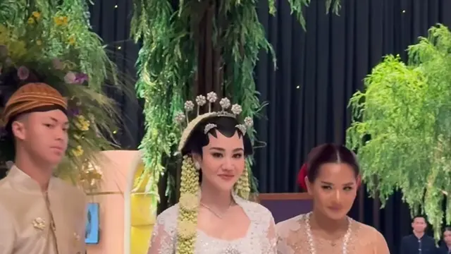 Aaliyah Massaid saat akad nikah dengan Thariq Halilintar. [@alyssadaguise]