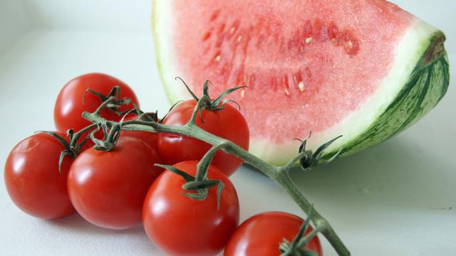 Lebih Sehat Mana Tomat Atau Semangka Health Liputan6 Com
