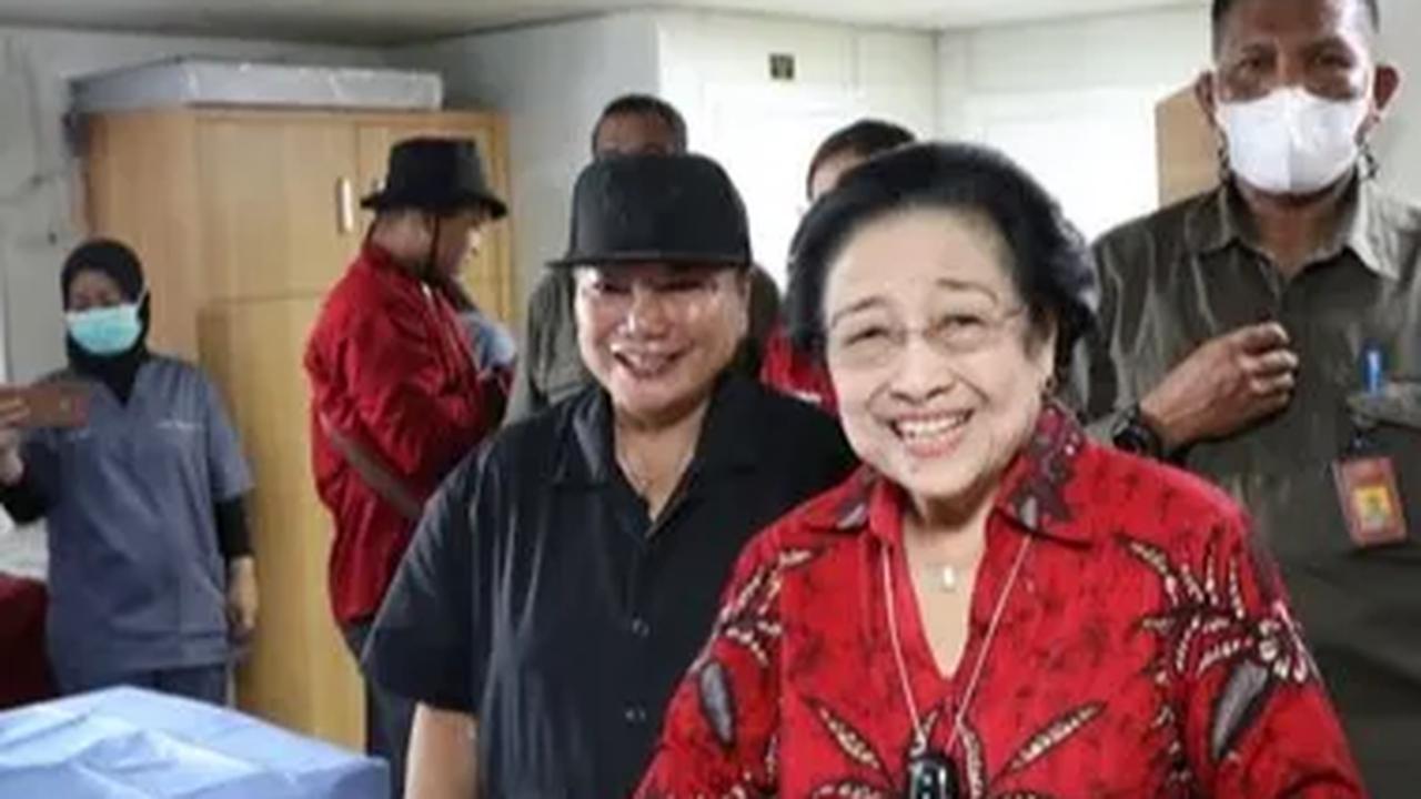 Hasto melaporkan kepada Megawati diadakan peringatan 27 Juli 1996. Megawati mengingatkan kepada Hasto bahwa sumber inspirasi perjuangan partai adalah rakyat.