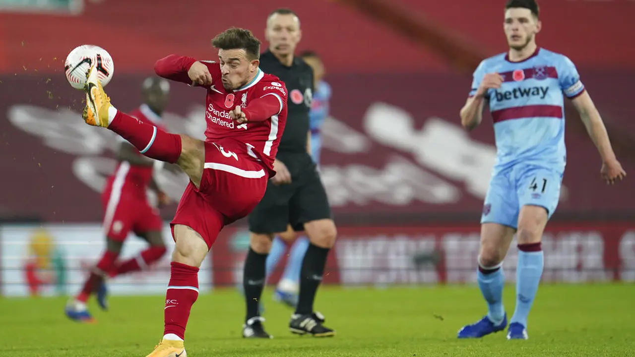 Bungkam West Ham United, Liverpool ke Puncak Klasemen Liga Inggris