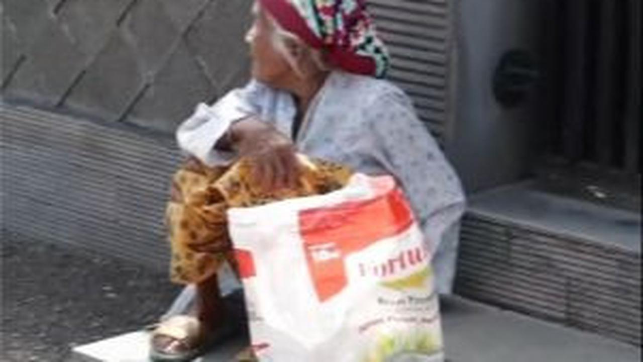 Kisah nenek Sia yang memungut beras sisa di penggilingan ini sontak menjadi perhatian masyarakat luas. Berbagai komentar pun membanjiri unggahan tersebut. <br>