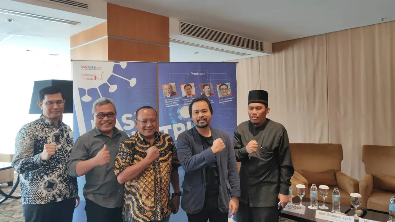 Diskusi Media "Nasib Industri Telko di Tengah Disrupsi Teknologi dan Covid-19"