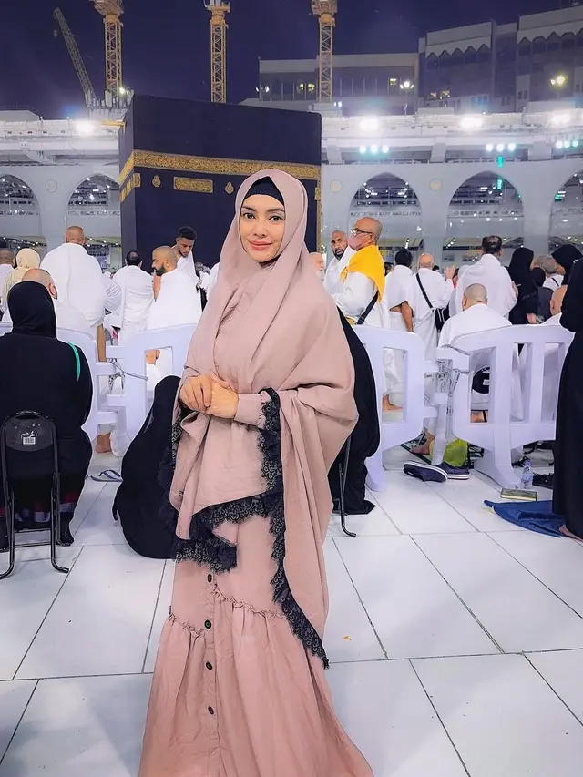 Masayu Anastasia berhijab