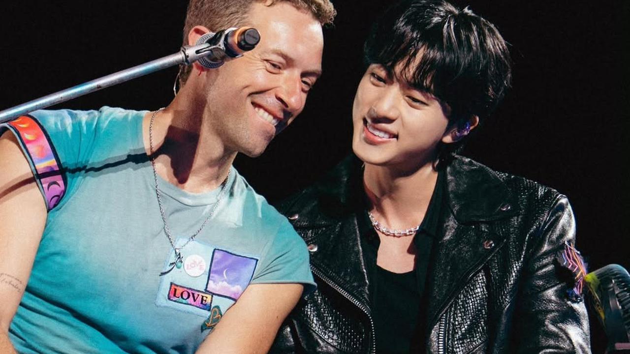Jin BTS Tiba-Tiba Muncul saat Konser Coldplay di Korea Selatan, Duet 2 Lagu Bareng Chris Martin