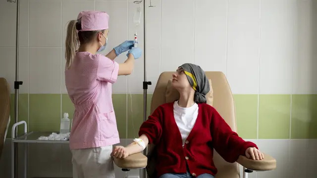 Mual dan hilangnya nafsu makan adalah efek samping yang sering dialami akibat kemoterapi.