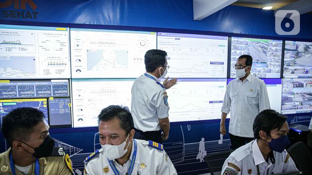 Menhub Budi Karya Sumadi Tinjau Command Center Mudik 2022