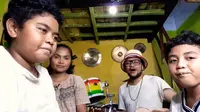 Lagu Tenang-Tenang di Rumah, Conrad Good Vibes dan Keluarga. Foto: Tangkapan layar Youtube Conrad Good Vibes (28/9/2020).