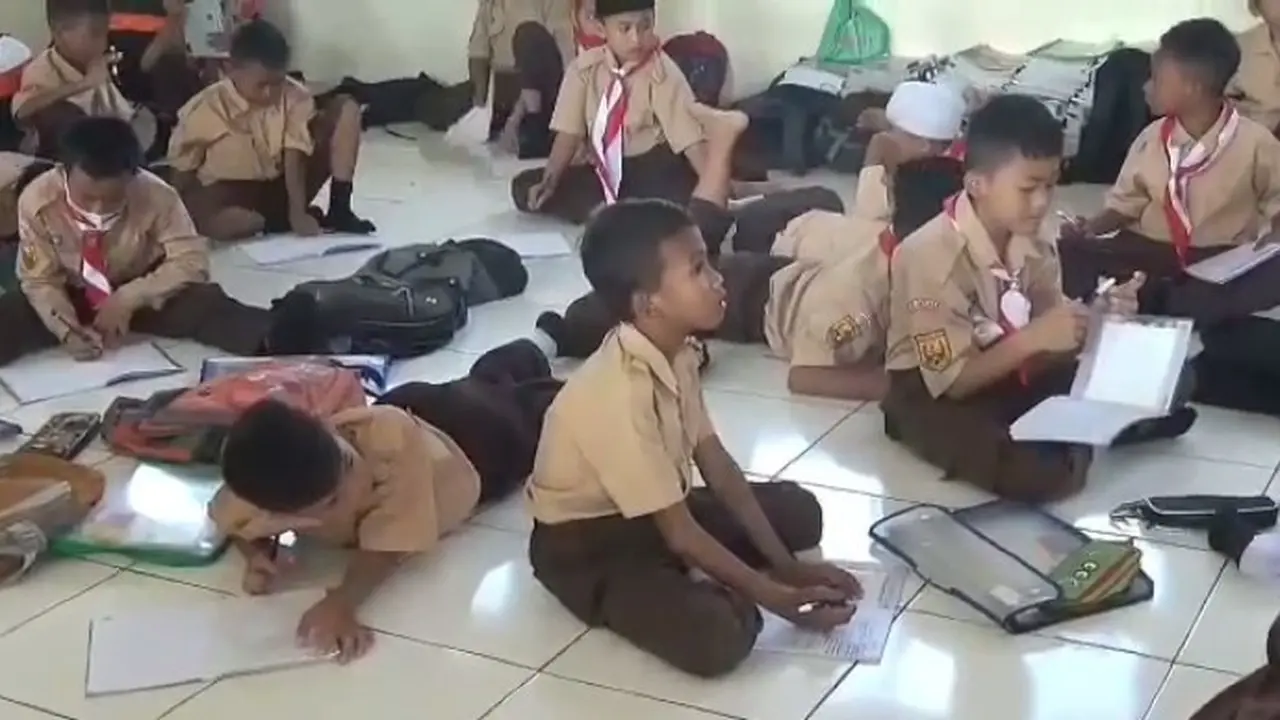 Siswa SDN V Mekarsari, Bekasi, Jawa Barat