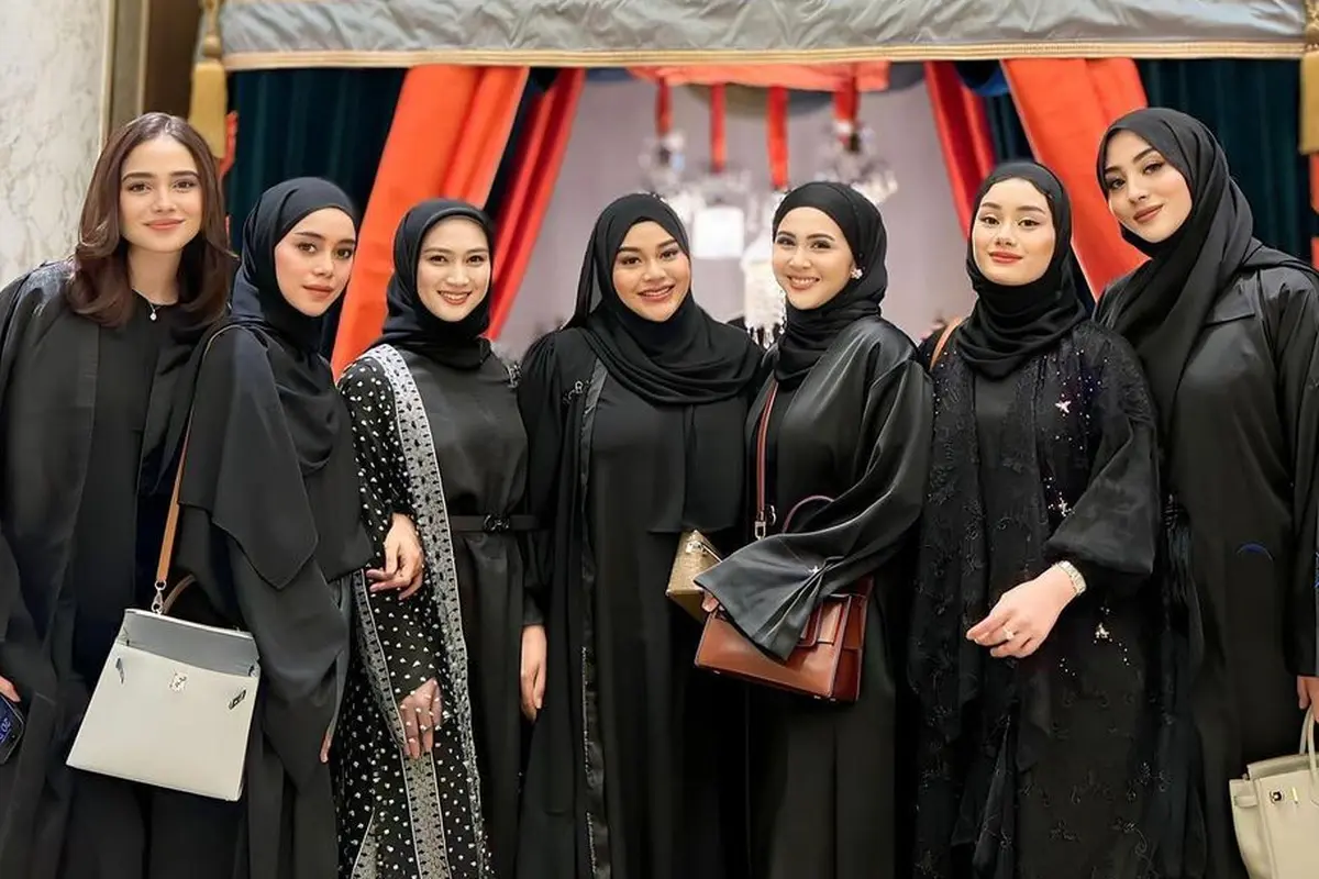 6 Gaya Artis saat Bukber 2024, Dian Sastrowardoyo hingga Melody Laksani