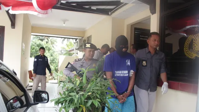 Ayah tiri di Cilacap tega mencabuli anaknya sendiri. (Foto: Liputan6.com/Polres Cilacap/Muhamad Ridlo)