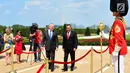 Menhan RI Ryamizard Ryacudu berbincang dengan Menhan AS James N. Mattis saat kunjungan kehormatan dan pertemuan bilateral Indonesia-AS di markas besar Angkatan Bersenjata AS, Pentagon Washington D.C, (29/8). (Liputan6.com/HO/Juli Syawaludin/Kemhan)