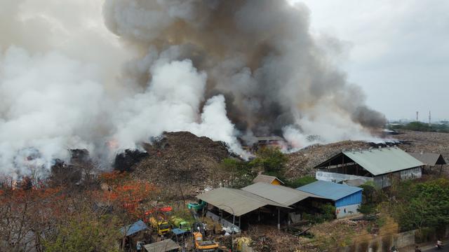 TPA Sampah Rawakucing Tangerang Terbakar, Penerbangan di Soetta Dipastikan tak Terganggu