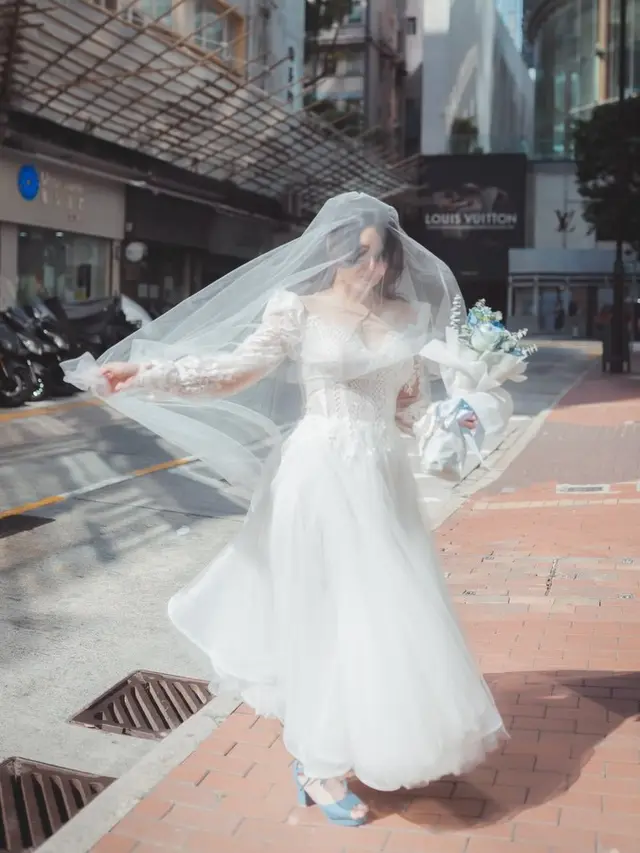 6 Potret Busana Nikah Ayushita dan Gerald Situmorang, Modern-Vintage Penuh Romansa